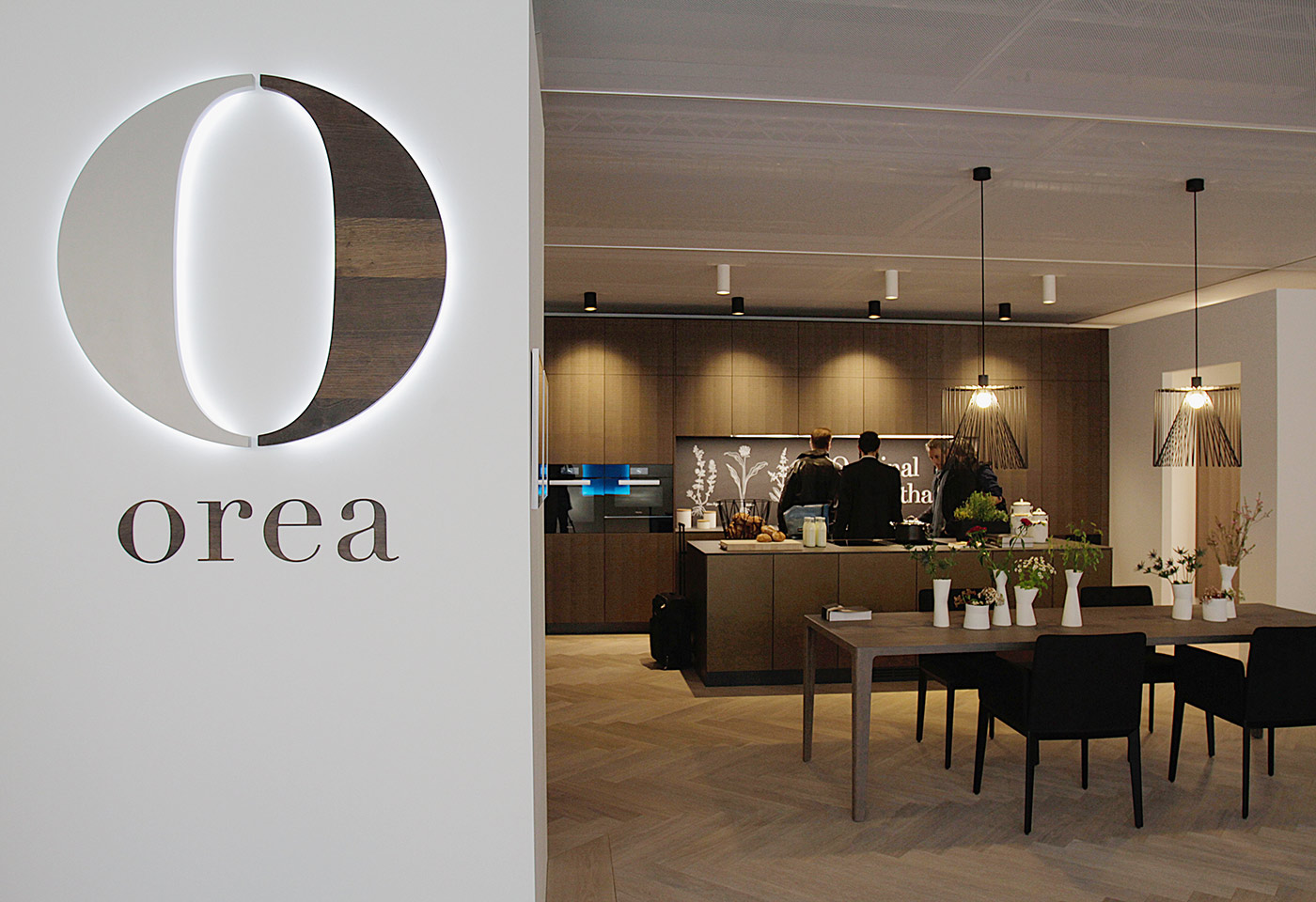 orea-swissbau-2016-5-kueche-und-wohnen.jpg